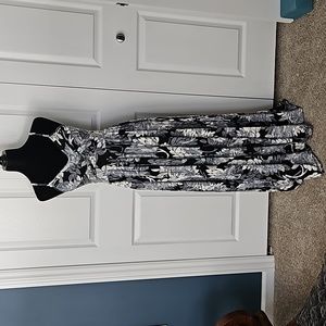 Elegant Black and White Floral Maxi Dress